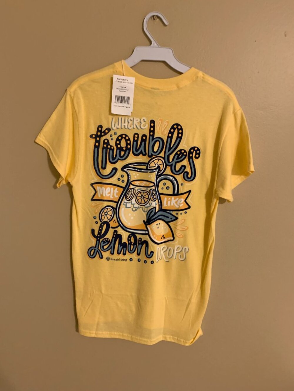 ITSA GIRL THING TEE SHIRT  SIZE SMALL  NWT